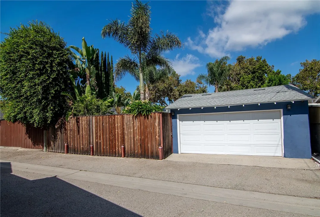 1520 W Riverside Drive W, Burbank, California 91506 home-pic-34